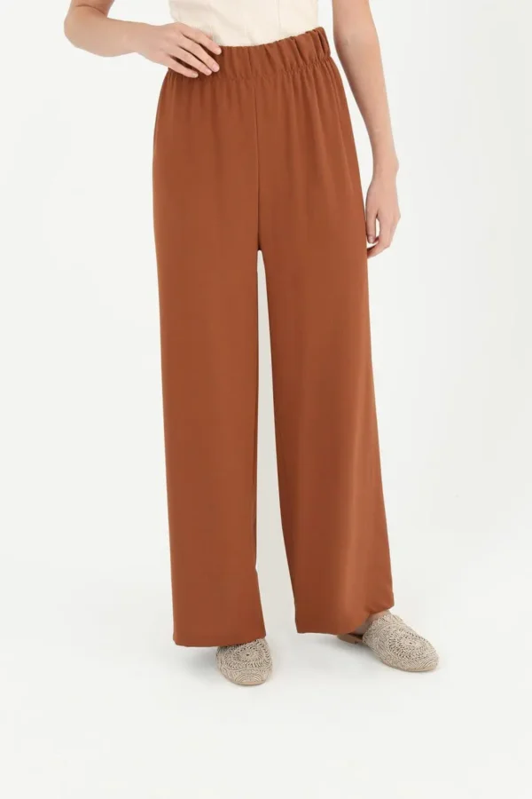 Pantalon large, élastique , couleur marron ou blanc ou beige nude